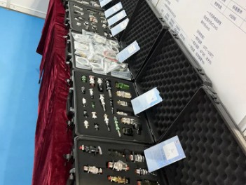 Evoluția mediului a conectorilor de cablu